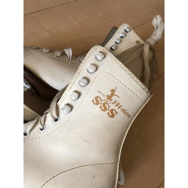 フィギュアスケート靴　SSS 23.5cm スポーツ/アウトドアのスポーツ/アウトドア その他(ウインタースポーツ)の商品写真
