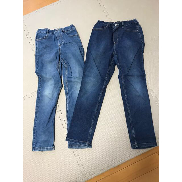 GU(ジーユー)のキッズデニム2本セット140 キッズ/ベビー/マタニティのキッズ服男の子用(90cm~)(パンツ/スパッツ)の商品写真