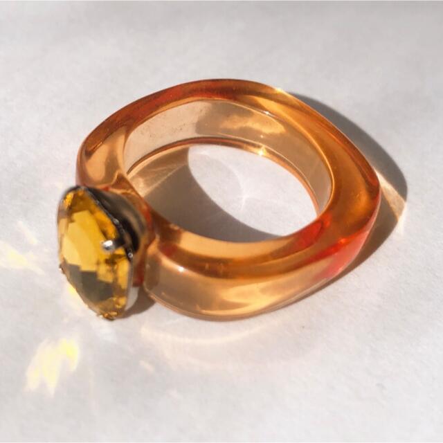 【新品送料無料❗️】アクリルリング クリア ストーン 石 指輪 カラフルブラウン レディースのアクセサリー(リング(指輪))の商品写真