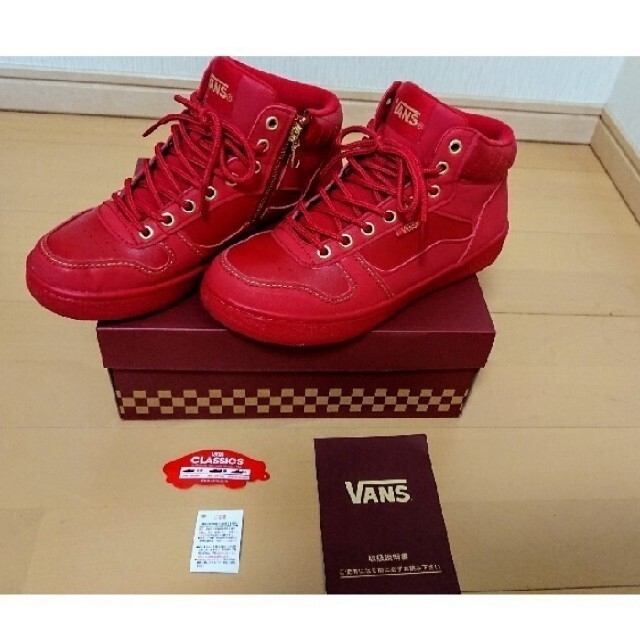 VANS MAGNA マグナ　スニーカー  ハイカット  V2204/RED 赤