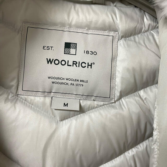 WOOLRICH(ウールリッチ)のみーたん☆様専用　ウールリッチ　ダウンコート　M グレー　オフホワイト レディースのジャケット/アウター(ダウンコート)の商品写真