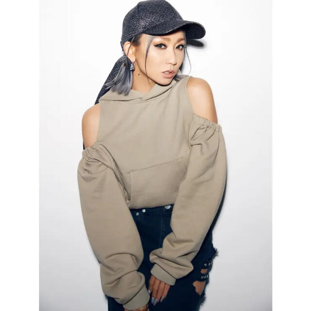 【GYDA×KODAKUMI】ショルダーオープンレースアップデザインHOODIE