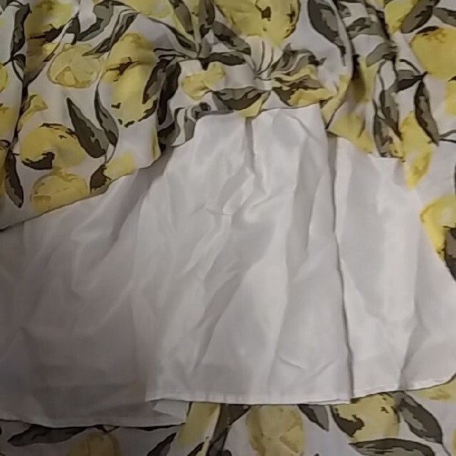 LOWRYS FARM(ローリーズファーム)のレモン　レモン柄　スカート　ローリーズファーム　レディース　スカート レディースのスカート(ひざ丈スカート)の商品写真