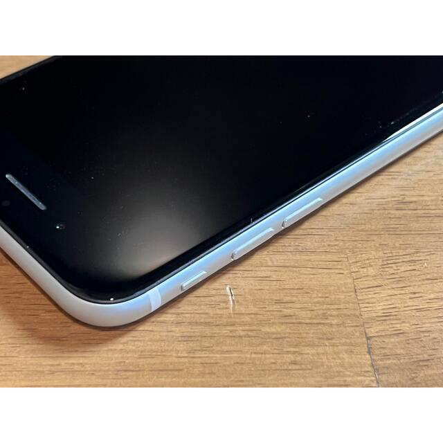 Apple(アップル)のiPhone SE2 128GB ホワイト美品 スマホ/家電/カメラのスマートフォン/携帯電話(スマートフォン本体)の商品写真