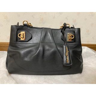 サルヴァトーレフェラガモ(Salvatore Ferragamo)のサルヴァトーレ フェラガモの2wayハンドバッグ（ガンチーニ）(ハンドバッグ)