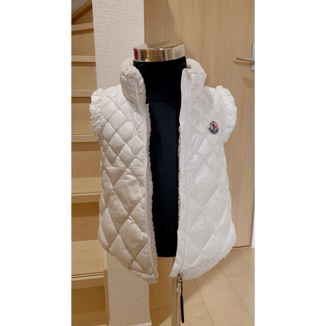 MONCLER(モンクレール)のモンクレール　ダウンベスト　ホワイト　Moncler  3a  100cm キッズ/ベビー/マタニティのキッズ服女の子用(90cm~)(ジャケット/上着)の商品写真