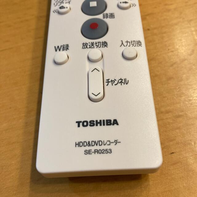 東芝(トウシバ)のTOSH I BA  リモコン　 SE -RO253 スマホ/家電/カメラのカメラ(その他)の商品写真