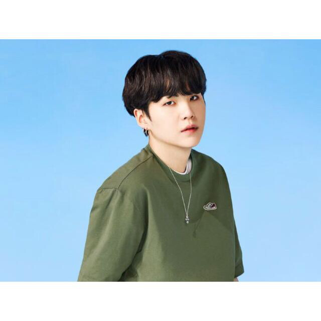 FILA(フィラ)の Tシャツ FILA×BTS シュガ着用プリントロゴ 半袖 メンズのトップス(Tシャツ/カットソー(半袖/袖なし))の商品写真