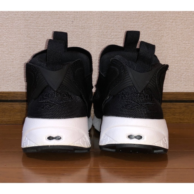 Reebok(リーボック)の美品 REEBOK INSTA PUMP FURY OG 24cm 黒 白 レディースの靴/シューズ(スニーカー)の商品写真