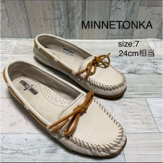 ミネトンカ(Minnetonka)のミネトンカ MINNETONKA モカシン レザー ホワイト 7 24 靴(スリッポン/モカシン)