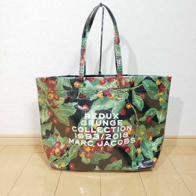 MARC JACOBS - 美品 MARC JACOBS ビニール チェリー トートバッグの ...