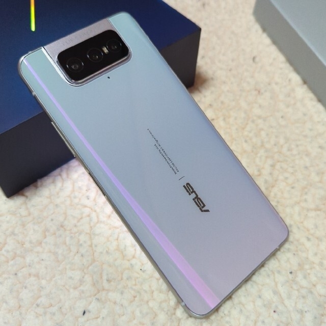 ASUS(エイスース)のネドベド様専用◆美品■ASUS Zenfone7 ホワイト スマホ/家電/カメラのスマートフォン/携帯電話(スマートフォン本体)の商品写真