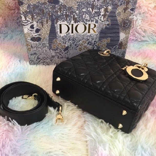 Dior ショルダーバッグの通販 by ゆうり's shop｜ディオールならラクマ - ディオール 大人気特価