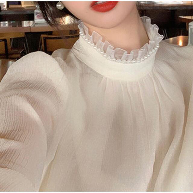 フリルハイネックパールblouse レディースのトップス(シャツ/ブラウス(長袖/七分))の商品写真