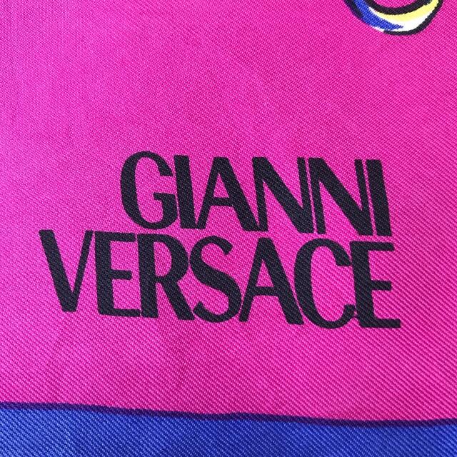 ざいます Gianni シルク セレブ 絵画風の通販 by わんたろう's shop｜ジャンニヴェルサーチならラクマ Versace - ❤️キレイ GIANNI VERSACE ください