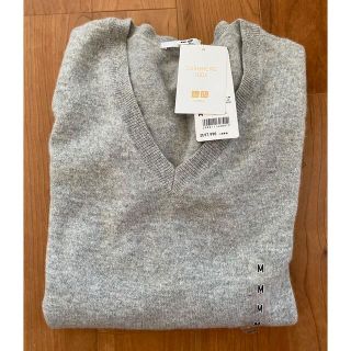 ユニクロ(UNIQLO)の【新品・未使用】UNIQLO_カシミヤVネックセーター(ニット/セーター)