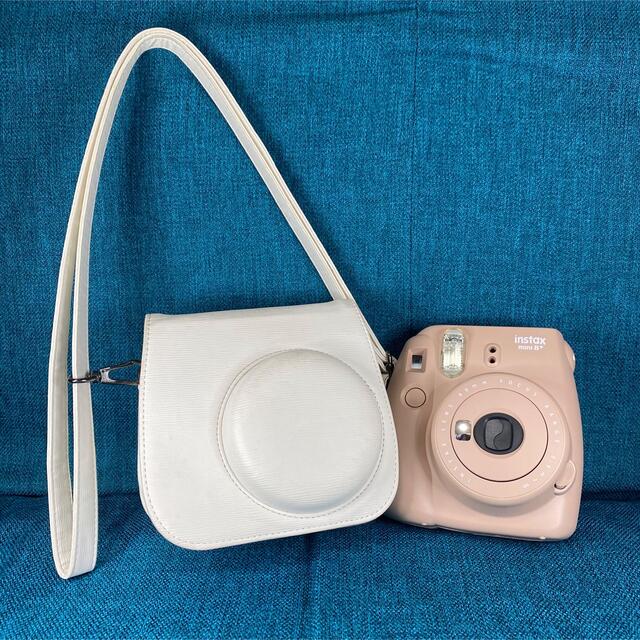 富士フイルム(フジフイルム)のinstaxmini8+ チェキ スマホ/家電/カメラのカメラ(フィルムカメラ)の商品写真