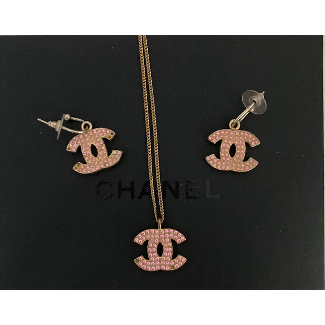 CHANEL(シャネル)のCHANEL♡シャネル　ピンクラインストーンピアス&ネックレスセット レディースのアクセサリー(ネックレス)の商品写真