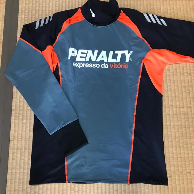 PENALTY(ペナルティ)のペナルティ　アンダーモックシャツ スポーツ/アウトドアのサッカー/フットサル(ウェア)の商品写真