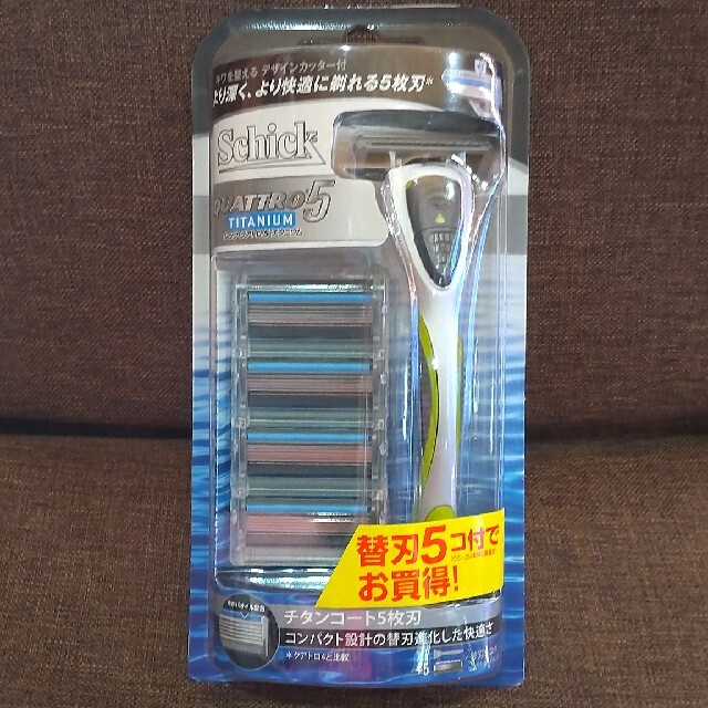 Schick シック★値引き★Quattro5（替刃、計5個付き） コスメ/美容のシェービング(カミソリ)の商品写真