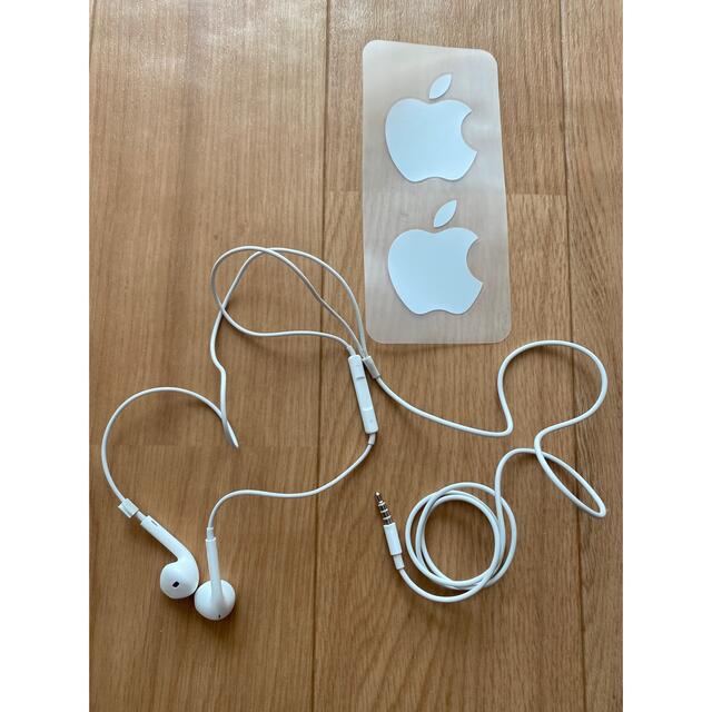 Apple(アップル)のApple 純正　イヤホン　シール付き　イヤホンジャック スマホ/家電/カメラのスマホアクセサリー(ストラップ/イヤホンジャック)の商品写真