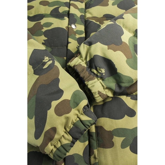 A BATHING APE(アベイシングエイプ)のアベイシングエイプ カモフラ柄 ジップアップダウンジャケット L メンズのジャケット/アウター(ダウンジャケット)の商品写真