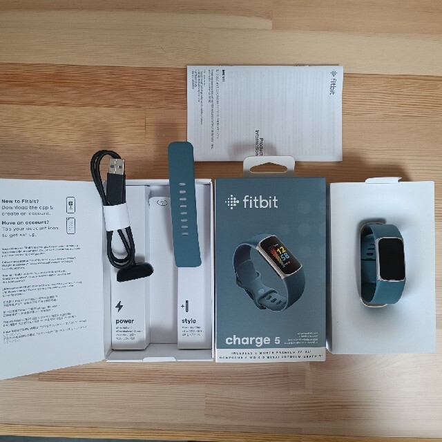 お買い得セール) Fitbit Charge5 スチールブルー プラチナ スポーツ ...