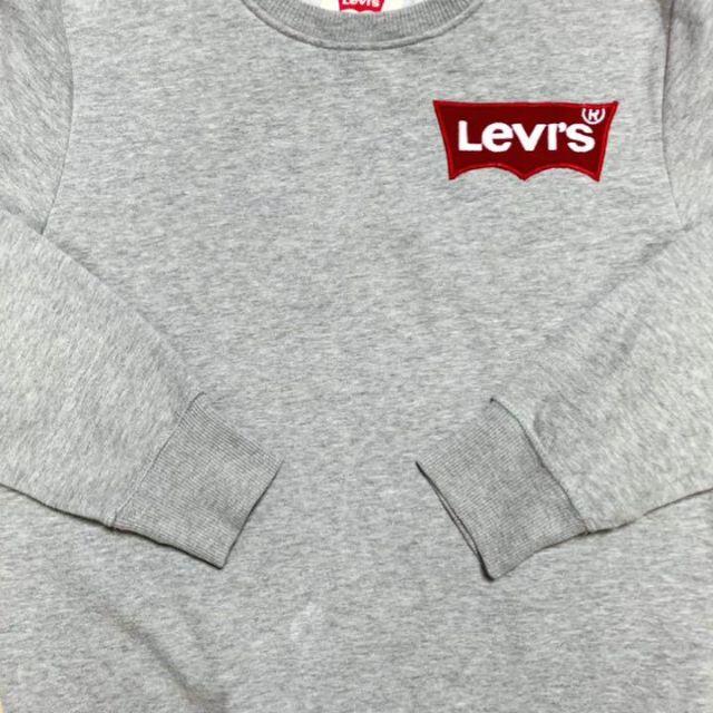 Levi's(リーバイス)のLevi’s リーバイス　トレーナー　スウェット　ライトグレー　ビッグロゴ　Ｍ. メンズのトップス(スウェット)の商品写真