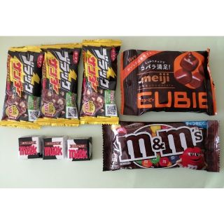 【未開封チョコ菓子】CUBIE、M&M's、ブラックサンダー3個、チロルチョコ3(菓子/デザート)