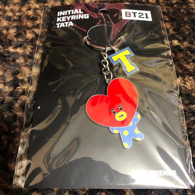 防弾少年団(BTS)(ボウダンショウネンダン)のBT21★イニシャルキーリング★TATA エンタメ/ホビーのタレントグッズ(アイドルグッズ)の商品写真