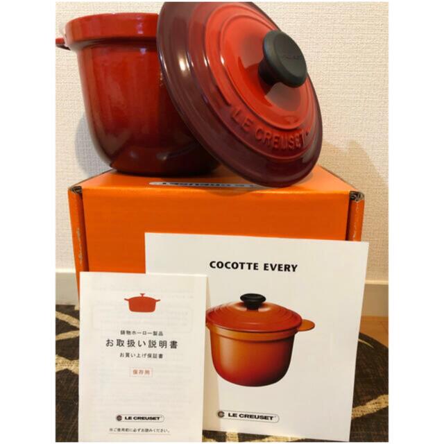 LE CREUSET(ルクルーゼ)のル・クルーゼ　ココットエブリィ18  チェリーレッド インナーリッド付き インテリア/住まい/日用品のキッチン/食器(鍋/フライパン)の商品写真