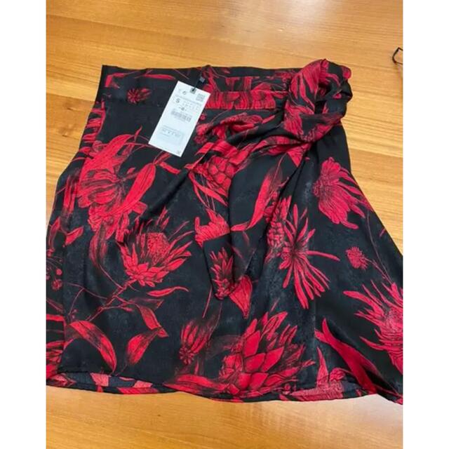 ZARA(ザラ)のZARA 花柄スカート レディースのスカート(ミニスカート)の商品写真