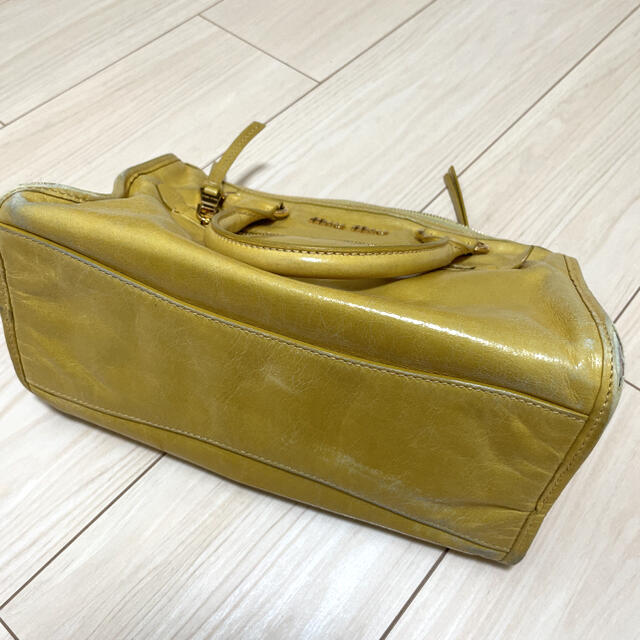 miumiu(ミュウミュウ)のmiu miu  イエロー　バッグ　ミュウミュウ　鞄 レディースのバッグ(ハンドバッグ)の商品写真