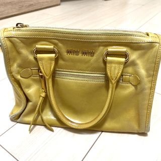 ミュウミュウ(miumiu)のmiu miu  イエロー　バッグ　ミュウミュウ　鞄(ハンドバッグ)