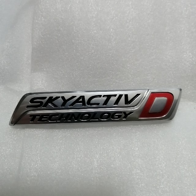 マツダ　SKYACTIV D　エンブレム