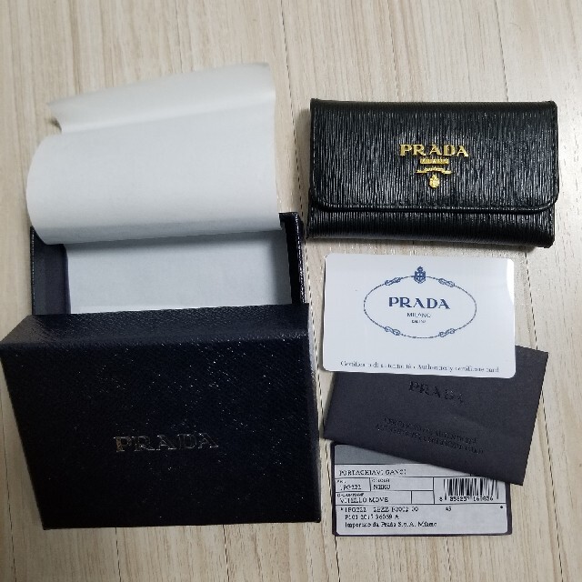 PRADA(プラダ)のPRADA　プラダ　キーケース　サフィアーノ　ブラック　美品 メンズのファッション小物(キーケース)の商品写真