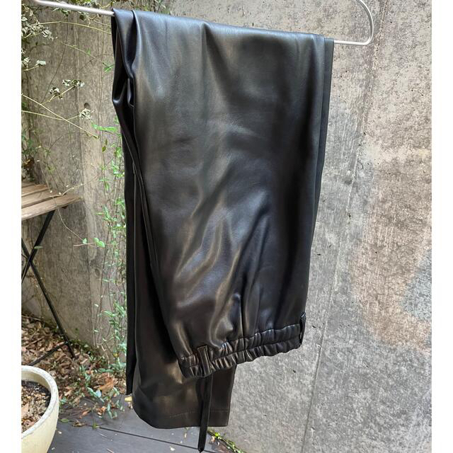 stein fake leather trousers メンズのパンツ(スラックス)の商品写真