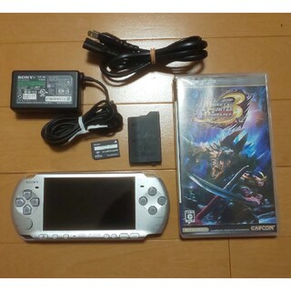プレイステーションポータブル(PlayStation Portable)の（管02）PSP-3000（銀、修理品）すぐ遊べるセット(携帯用ゲーム機本体)