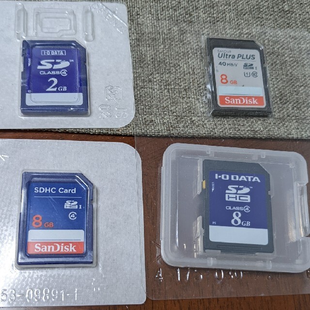 SDカード4枚セット（8gb3枚 2gb1枚） スマホ/家電/カメラのカメラ(その他)の商品写真