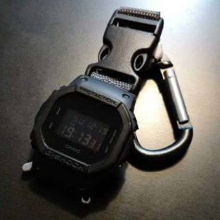 ジーショック(G-SHOCK)のG-SHOCK DW-5600BB カシオ カラビナ 仕様　磯釣り 山登り(キーホルダー)