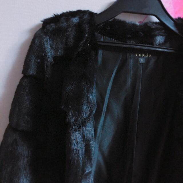 rienda(リエンダ)のrienda カッティングフェイクファーコート レディースのジャケット/アウター(毛皮/ファーコート)の商品写真