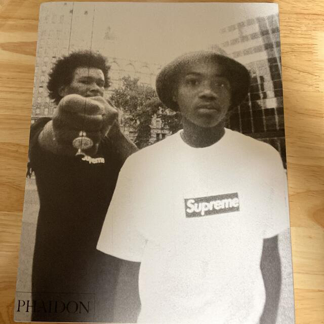 Supreme(シュプリーム)の【Supreme】Vol.2 PHAIDON  book 写真集 【美品】 エンタメ/ホビーの雑誌(ファッション)の商品写真