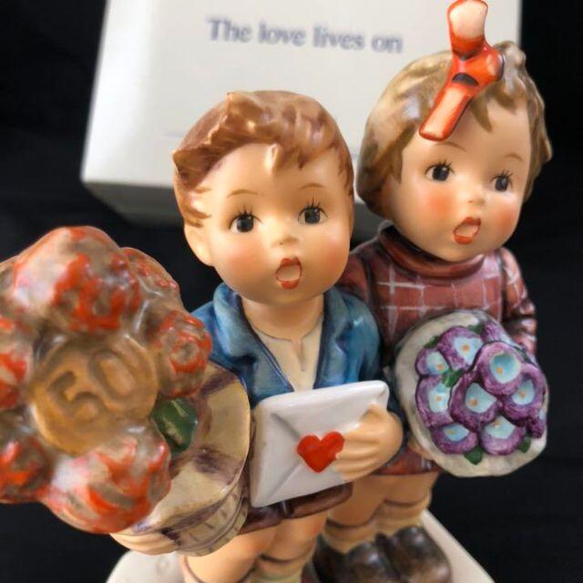 アンティーク人形一覧ichiフンメル人形 【THE LOVE LIVES ON】美品 50年祭 花束