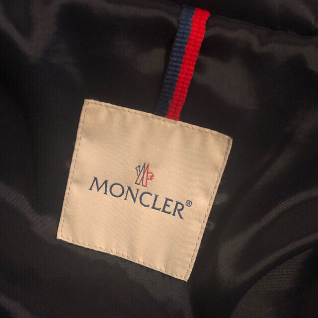 MONCLER(モンクレール)のAラインダウンコート レディースのジャケット/アウター(ダウンコート)の商品写真