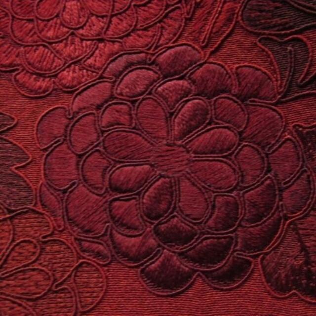 大特価お得 着物 の通販 by ひよこ's shop｜ラクマ 付下げ 深紅色の美しい刺繍柄 しつけ糸付きです！ 100%新品安い