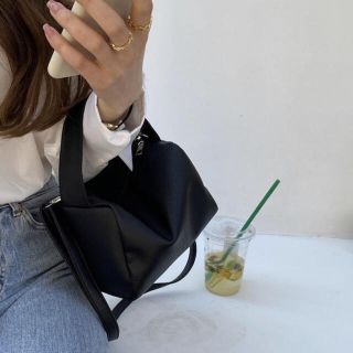 ザラ(ZARA)のスクエアボックス ショルダーバッグ 2way 無地 シンプル 柄物 レディース(ハンドバッグ)