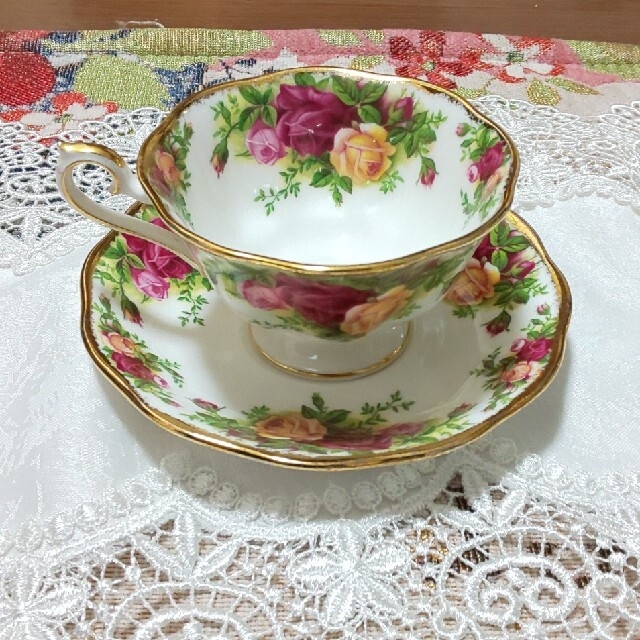 ROYAL ALBERT(ロイヤルアルバート)のドリーム様専用  カップ&ソーサー ロイヤルアルバート ROYAL ALBERT インテリア/住まい/日用品のキッチン/食器(食器)の商品写真