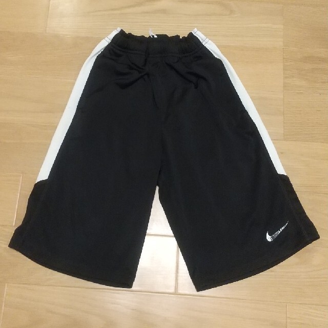 NIKE(ナイキ)のナイキ　ハーフパンツ　M キッズ/ベビー/マタニティのキッズ服男の子用(90cm~)(パンツ/スパッツ)の商品写真