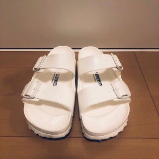 ビルケンシュトック(BIRKENSTOCK)のビルケンシュトック アリゾナ EVA 白　24.5cm(サンダル)