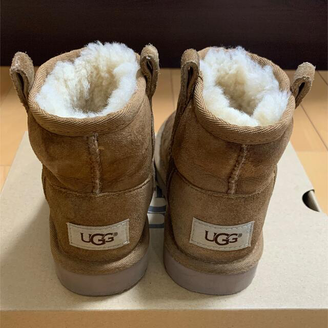 UGG(アグ)のUGG アグ　ムートン　ブーツ　キッズ キッズ/ベビー/マタニティのキッズ靴/シューズ(15cm~)(ブーツ)の商品写真